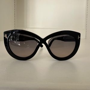 Authentic Tom Ford Diane 02 TF577  Black  Gradient Sunglasses